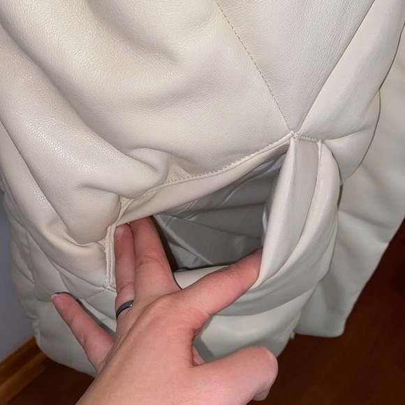Abercrombie & Fitch Small Medium Beige Cream Faux Leather Vest quilted Oversized - Picture 4 of 10